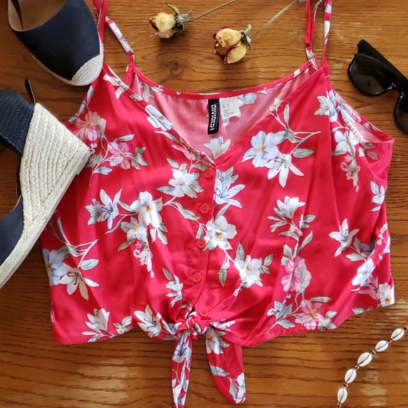 Divided Tops - Divided H&M Flower Crop Top